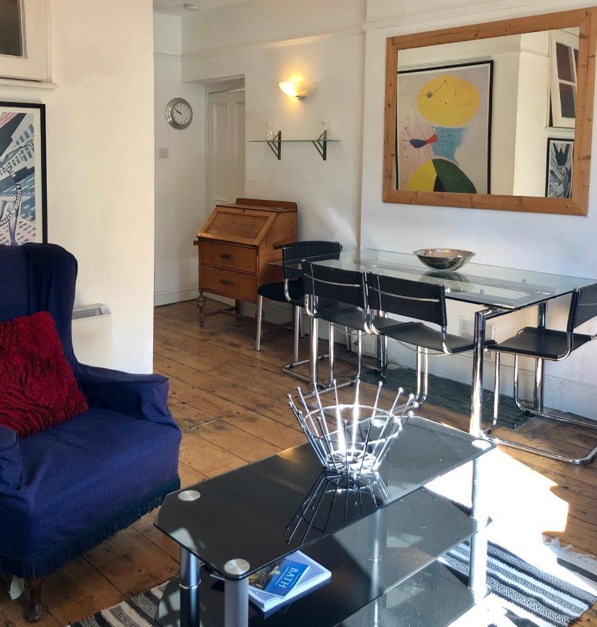 Lauras Townhouse Apartments Dressmakers Salon Bath Buitenkant foto
