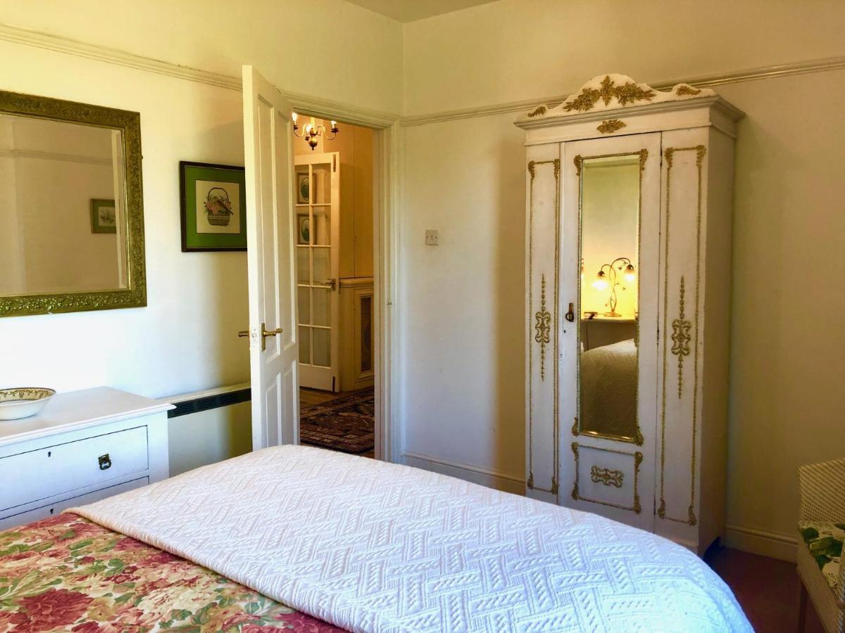 Lauras Townhouse Apartments Dressmakers Salon Bath Buitenkant foto