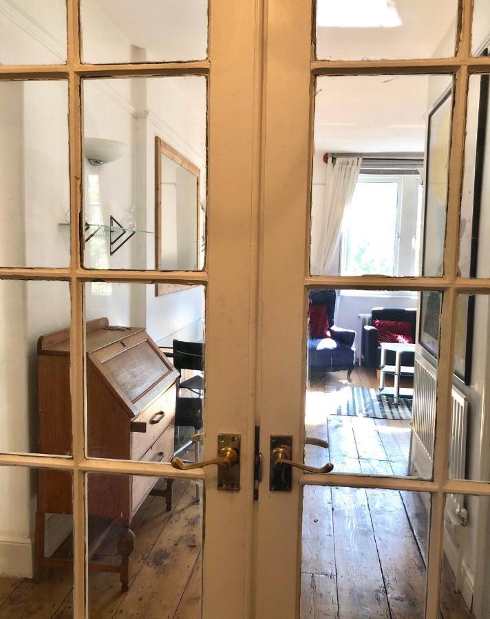 Lauras Townhouse Apartments Dressmakers Salon Bath Buitenkant foto
