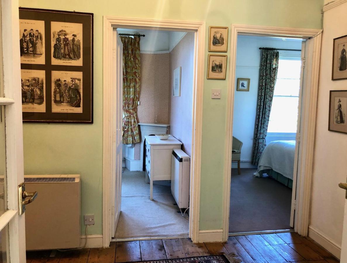 Lauras Townhouse Apartments Dressmakers Salon Bath Buitenkant foto