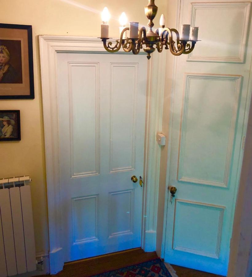 Lauras Townhouse Apartments Dressmakers Salon Bath Buitenkant foto