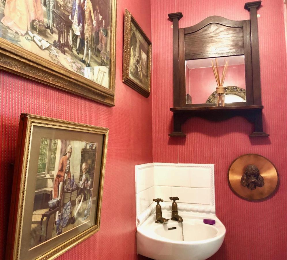 Lauras Townhouse Apartments Dressmakers Salon Bath Buitenkant foto