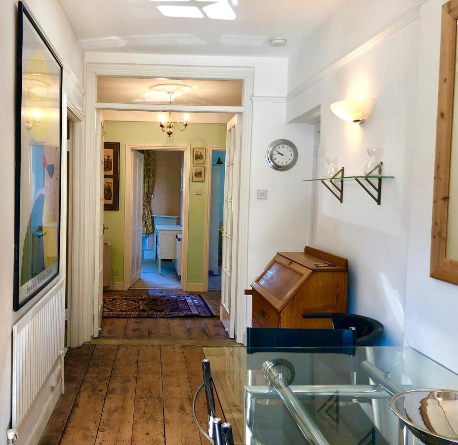 Lauras Townhouse Apartments Dressmakers Salon Bath Buitenkant foto