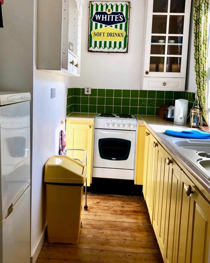 Lauras Townhouse Apartments Dressmakers Salon Bath Buitenkant foto