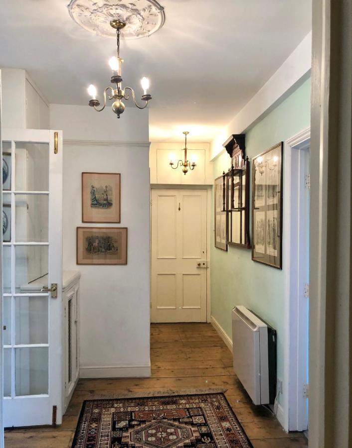 Lauras Townhouse Apartments Dressmakers Salon Bath Buitenkant foto