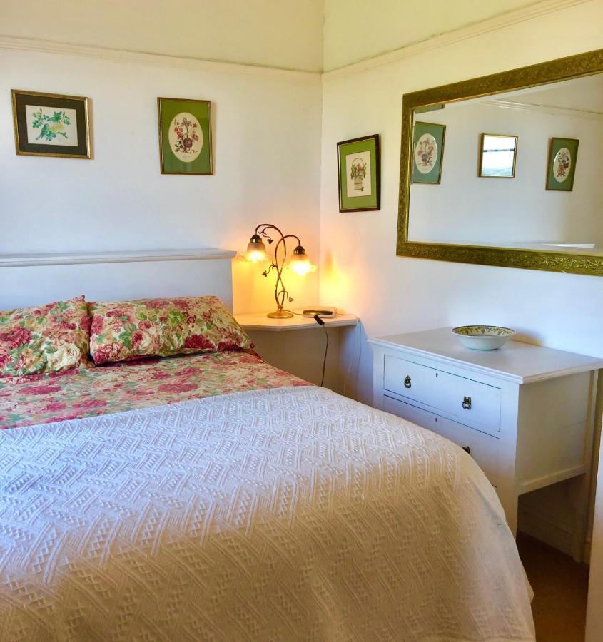 Lauras Townhouse Apartments Dressmakers Salon Bath Buitenkant foto